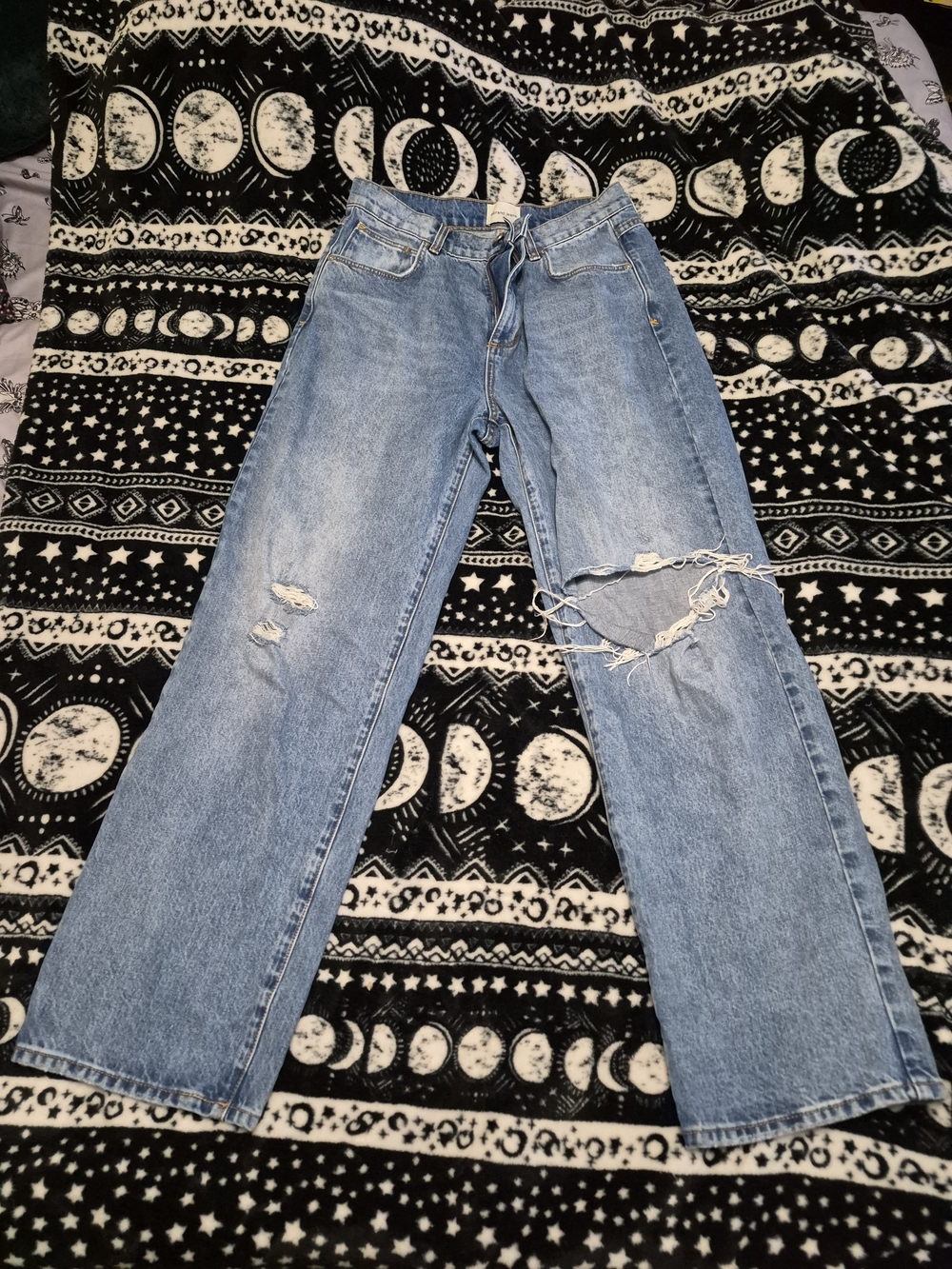 Abrand Light Blue Straight Leg Women’s Jeans with Distressed Knee